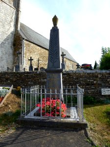 Antheny (Ardennes) monument aux morts