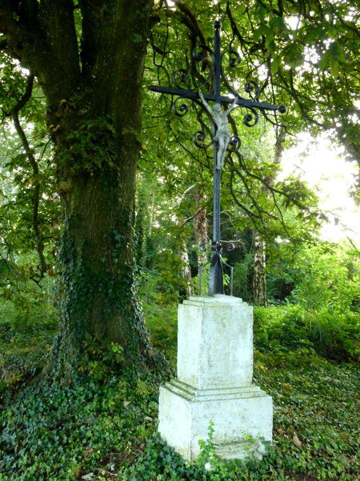 Antheny (Ardennes) croix de chemin