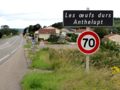 Anthelupt (M-et-M) city limit sign Les oeufs d'Anthelupt