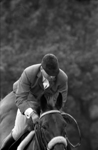 Anton Ebben in actie op het paard Kairouan, Bestanddeelnr 921-6369