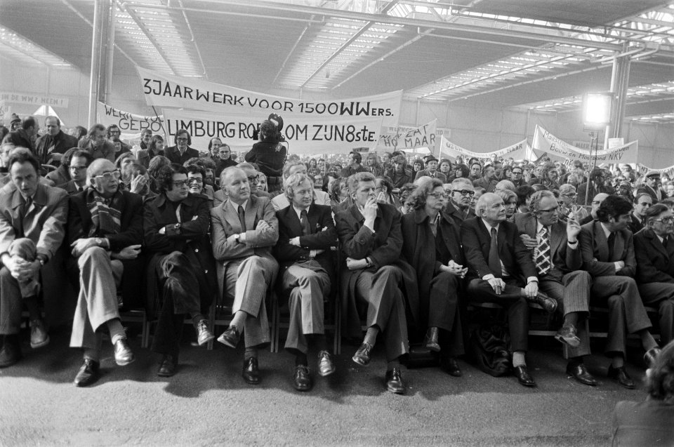 Anti-werkloosheidsdemonstratie in Utrecht meeting in de Veemarkthallen met Den , Bestanddeelnr 927-7702