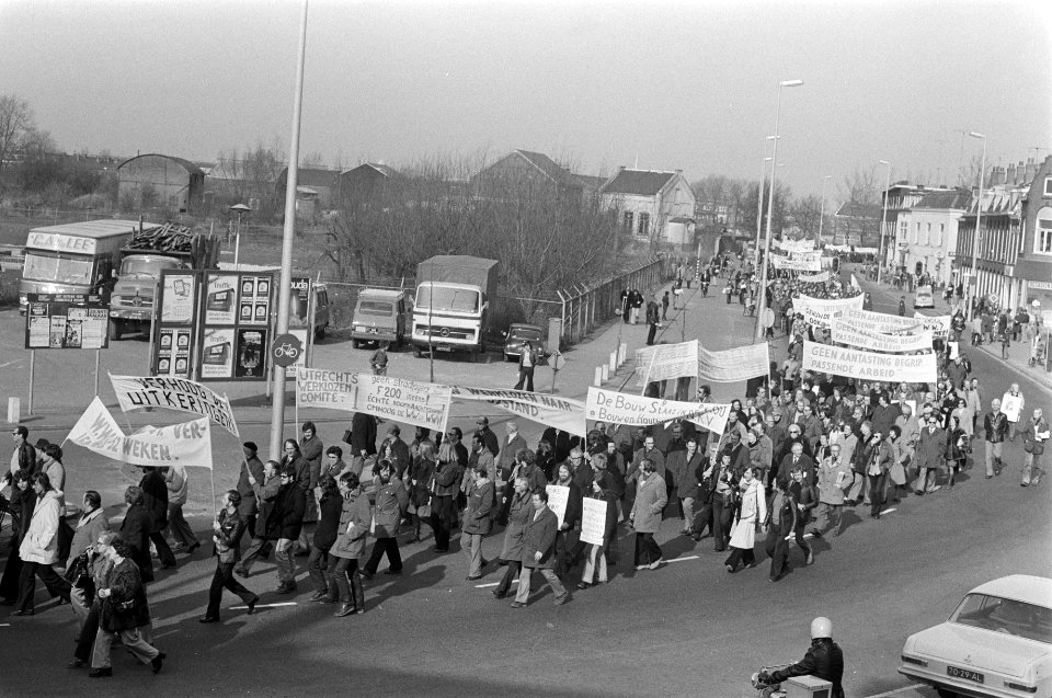 Anti-werkloosheidsdemonstratie in Utrecht de stoet onderweg, Bestanddeelnr 927-7707