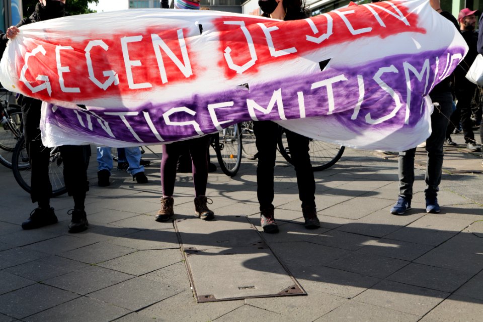 Antifascists at Spandauer Straße Berlin 2020-05-16 03