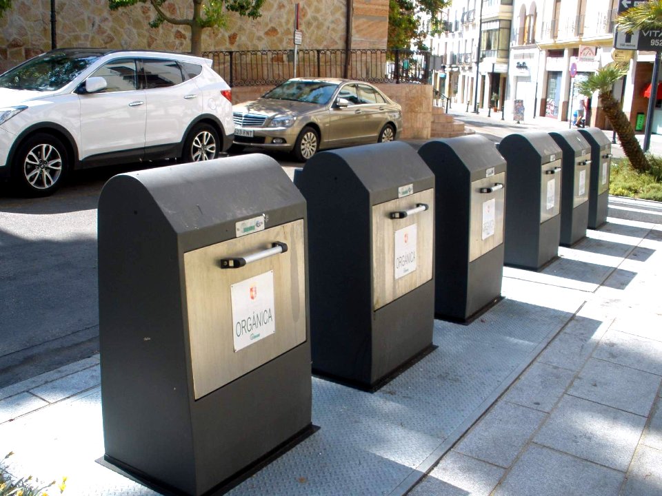 Antequera - Contenedores de reciclaje 2