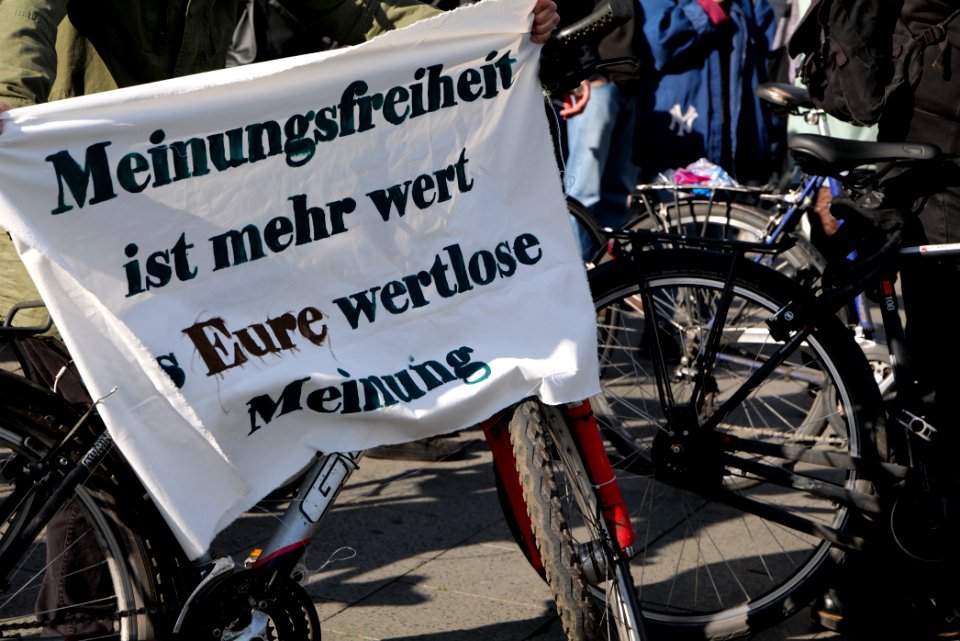 Antifascists at Spandauer Straße Berlin 2020-05-16 04