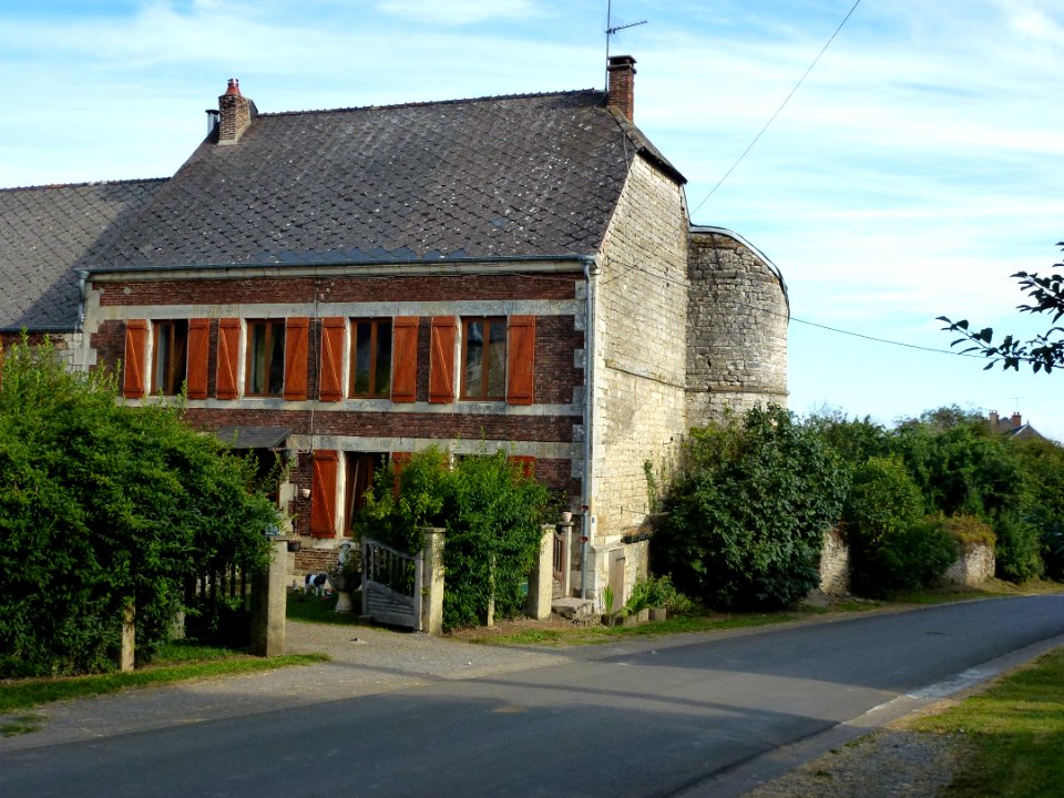 Antheny (Ardennes) ferme fortifiée A