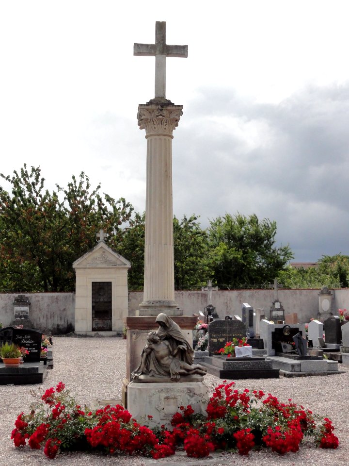 Anthelupt (M-et-M) croix de cimetière