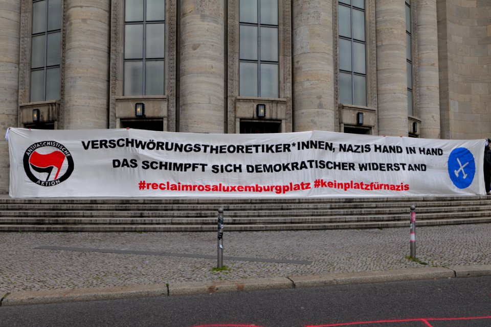 Antifascists on Rosa-Luxemburg-Platz Berlin 2020-05-16 23