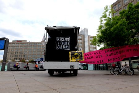 Antifascists on Alexanderplatz Berlin 2020-05-16 10