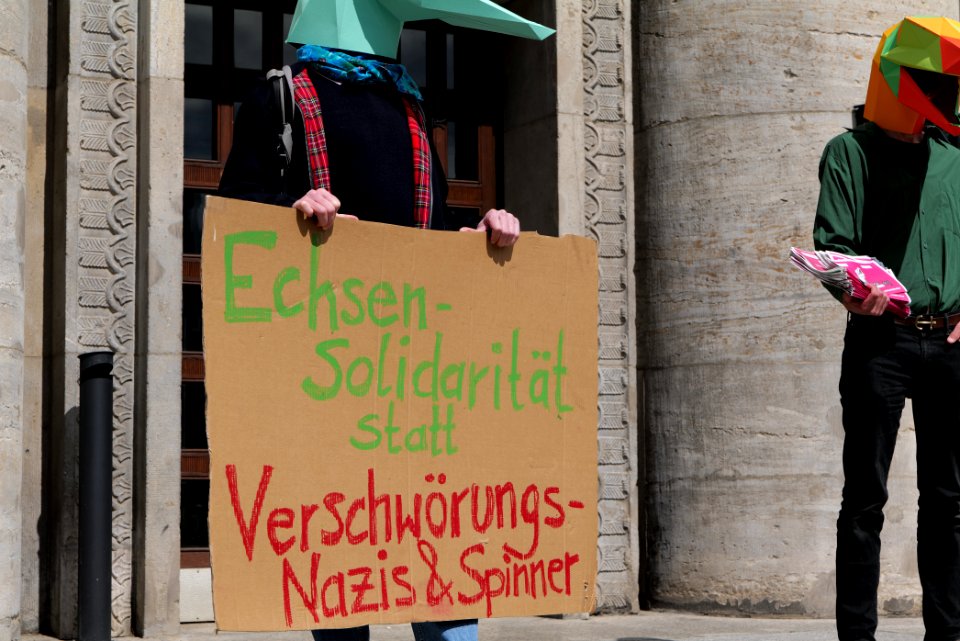 Antifascists on Rosa-Luxemburg-Platz Berlin 2020-05-16 15