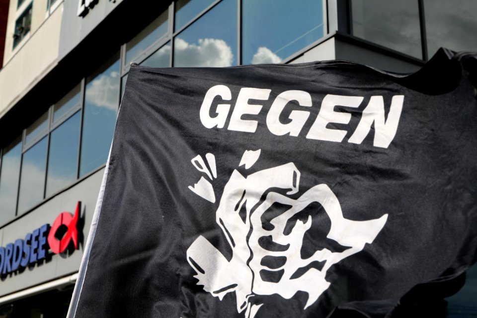 Antifascists at Spandauer Straße Berlin 2020-05-16 02
