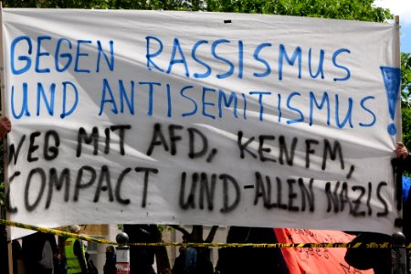 Antifascists in Schendelpark Berlin 2020-05-16 07