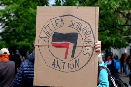 Antifascists in Schendelpark Berlin 2020-05-16 03