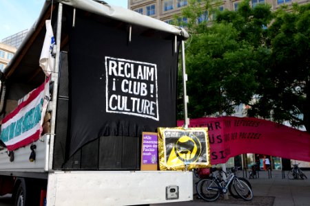 Antifascists on Alexanderplatz Berlin 2020-05-16 18
