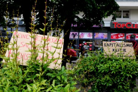 Antifascists on Memhardstraße Berlin 2020-05-16 23