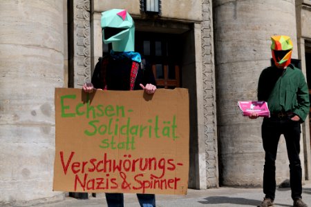 Antifascists on Rosa-Luxemburg-Platz Berlin 2020-05-16 16