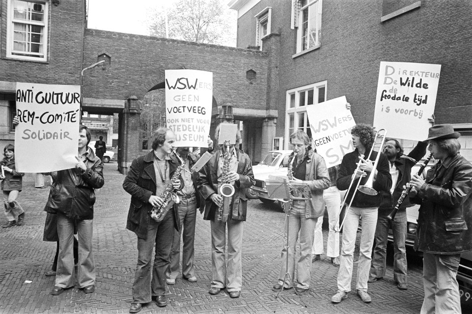 Anti-cultuur-rem-comite solidair met werknemers BBK afdelijk Stedelijk Museum , Bestanddeelnr 929-1631