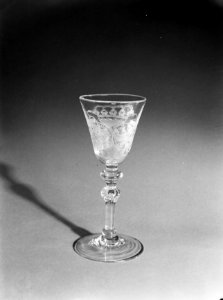 Antiek, gegraveerd glas, Bestanddeelnr 254-5312