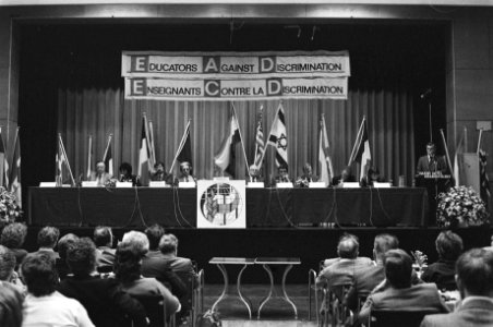 Anti-discriminatiecongres van onderwijzers in Krasnapolsky in Amsterdam, Bestanddeelnr 933-1455