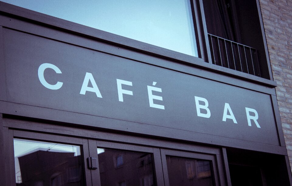 Shield lettering cafe