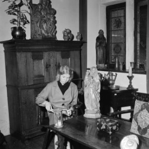 Antiekbeurs te Delft opengesteld in het Prinsenhofmuseum, Bestanddeelnr 917-9405