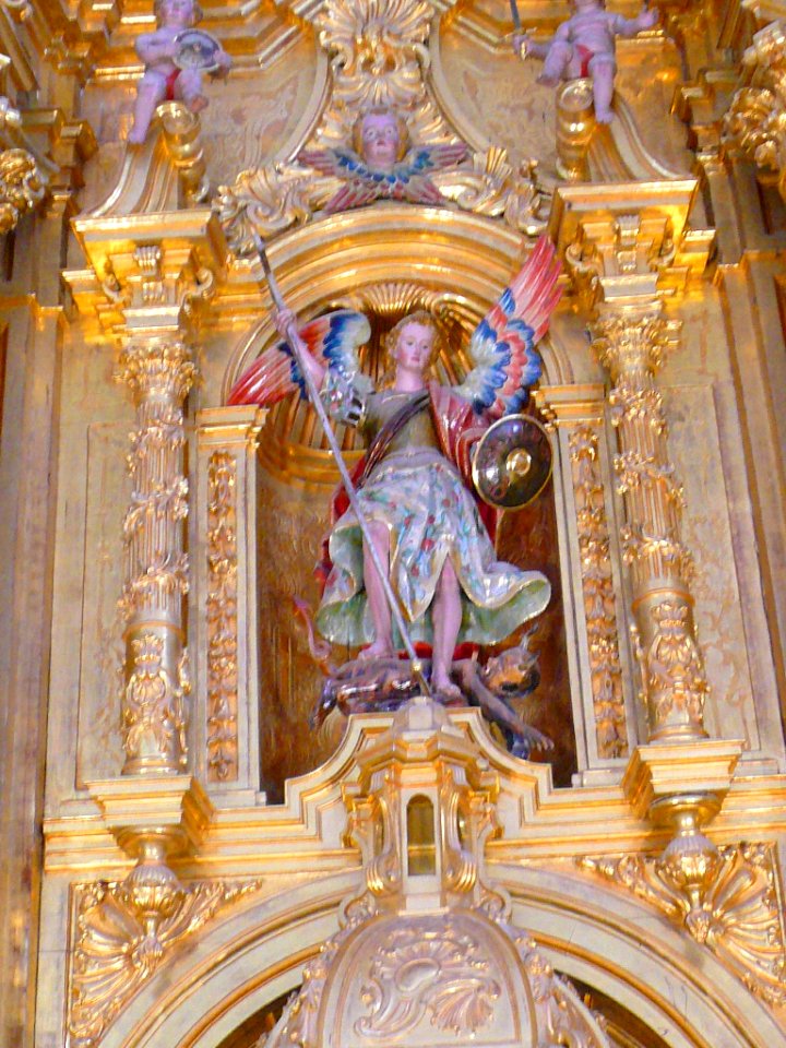 Antezana - Iglesia de San Miguel Arcángel, retablo mayor 02