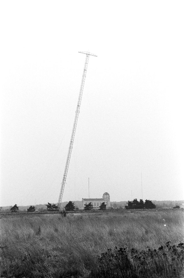 Antennemast Lange Gerrit van Radio Kootwijk neergehaald het neerhalen van d, Bestanddeelnr 930-7373