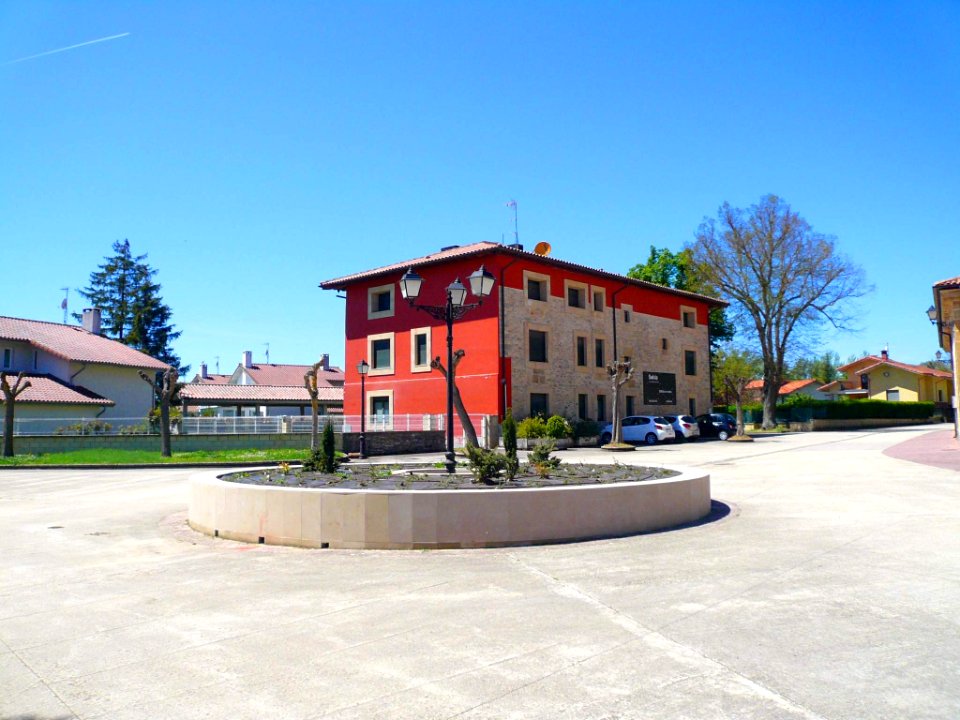 Antezana 27