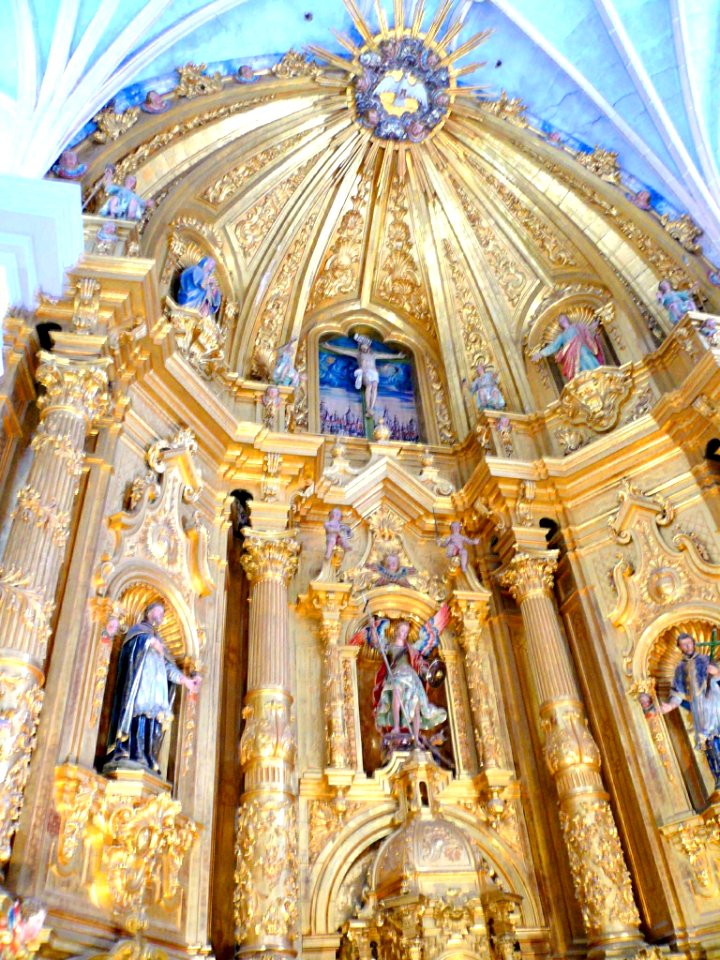 Antezana - Iglesia de San Miguel Arcángel, retablo mayor 01