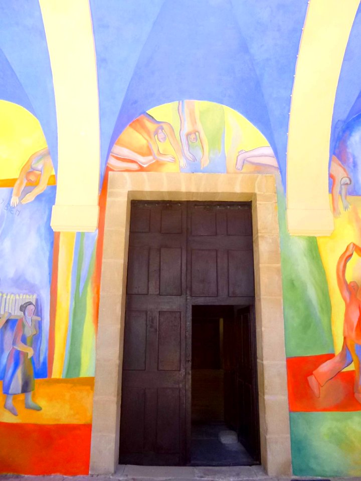 Antezana - San Miguel Arcángel, pórtico, 'Pinturas para la Vida' (Xabier Egaña) 5