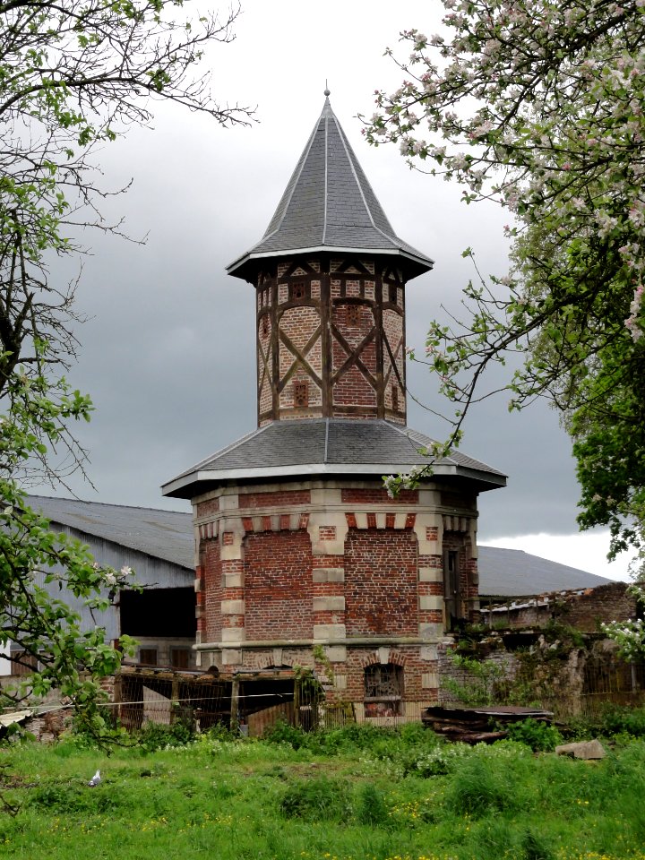 Andelain (Aisne) tour pigeonnier