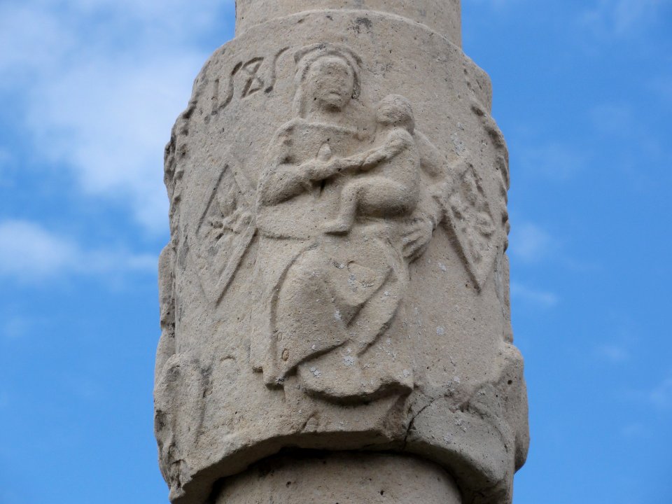 Andelain (Aisne) calvaire sculpté (08)