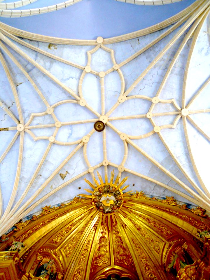 Antezana - Iglesia de San Miguel Arcángel, interior 01