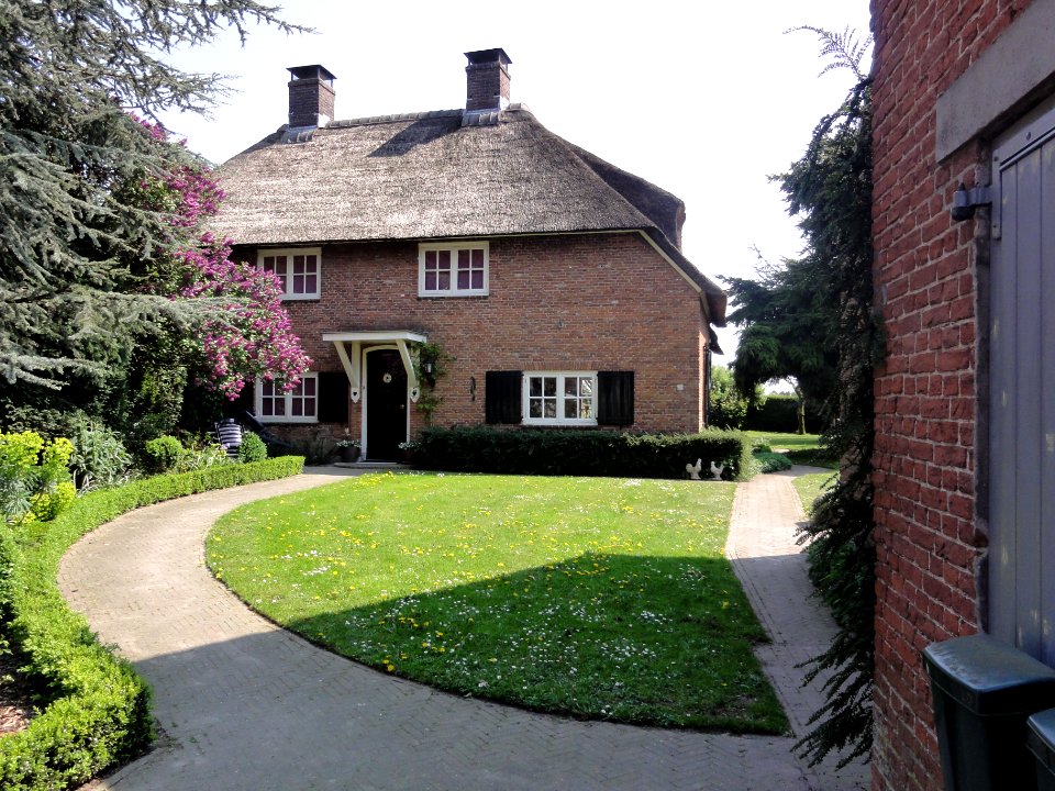 Andelst farmhouse with thatched roof