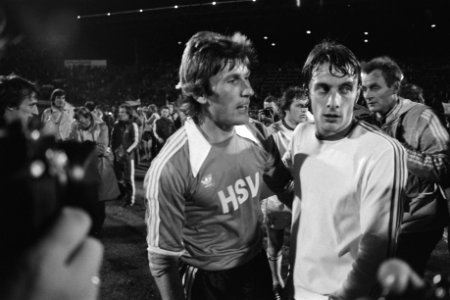 Anderlecht tegen HSV (finale Europa Cup II ) Manfred Kaltz en Gilbert van Binst, Bestanddeelnr 929-1738