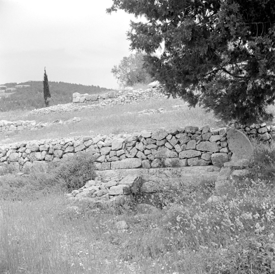 Antieke graf kelder bij Abu Gosh, Bestanddeelnr 255-1447 photo