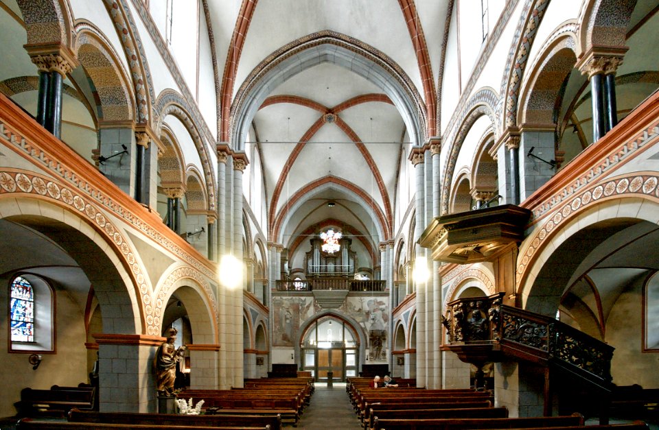 AndernachMariendomInnenZurOrgelH1d