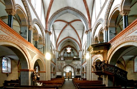 AndernachMariendomInnenZurOrgelH1d