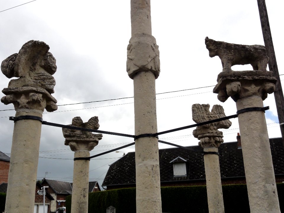 Andelain (Aisne) calvaire sculpté (07)
