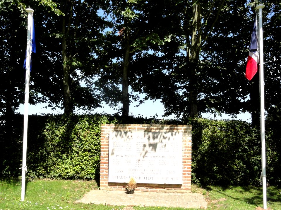 Ancretteville-sur-Mer (Seine-Mar.) monument aux morts