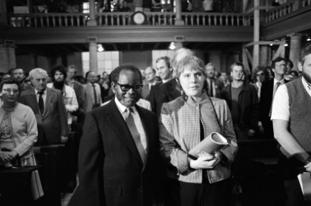 ANC-voorzitter Oliver Tambo en voorzitter van de Universiteitsraad Thera Wolf b…, Bestanddeelnr 932-6884