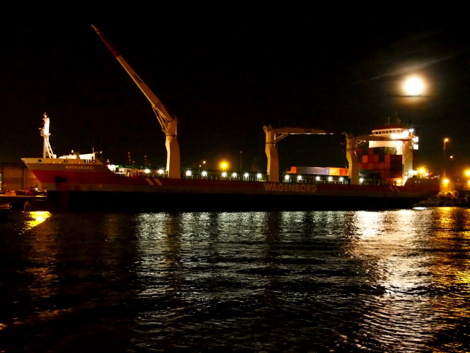 Andesborg by night in Rotterdam pic1
