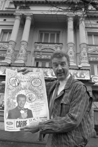 André van Duin Revue 100 jaar Carré André van Duin met affiche, Bestanddeelnr 934-1274