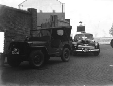 Amt Politie met radioinstallatie telefoon 88888 Hulpauto vertrekt, Bestanddeelnr 903-0425