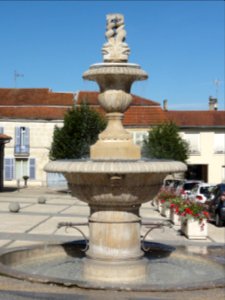 Ancerville (Meuse) fontaine, place de la Mairie