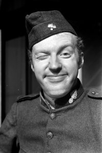 André van Duin in het televisiestuk Het meisje met de blauwe hoed, Bestanddeelnr 925-3261