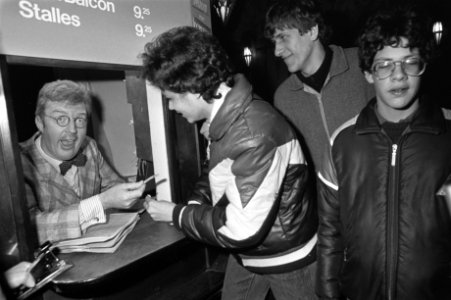 André van Duin (l) verkocht kaartjes voor zijn film 'Ik ben Joep Meloen' in het , Bestanddeelnr 931-8561