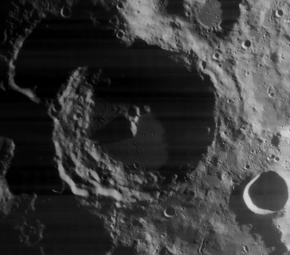 Amundsen crater 4044 h1