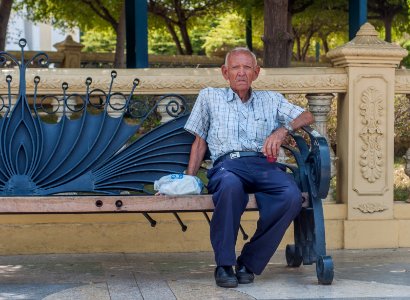 Ancien man waiting in the park