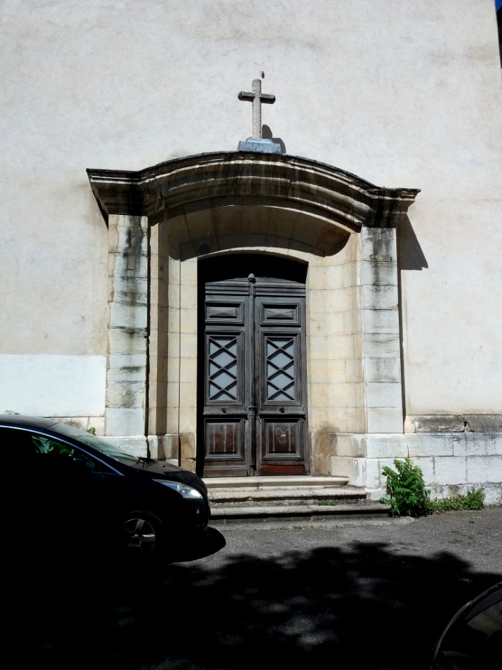 Ancien hôpital militaire de Villemanzy - Porte de l'ancienne chapelle